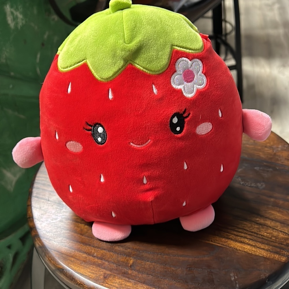 Squishmallow 8” Suzy the strawberry a Cracker Barrel exclusive from 2020